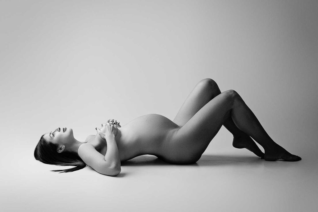 nude_maternity_photo_sessions_Tiny_Toes_By_Aggi